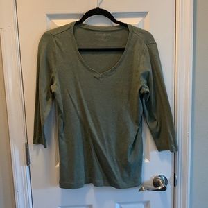 Large green women’s Eddie Bauer 3/4 sleeved shirt. V neck